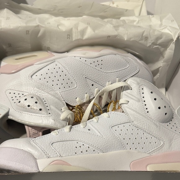 Women’s Air Jordan 6 Retro- Size 10.5 - Picture 1 of 3